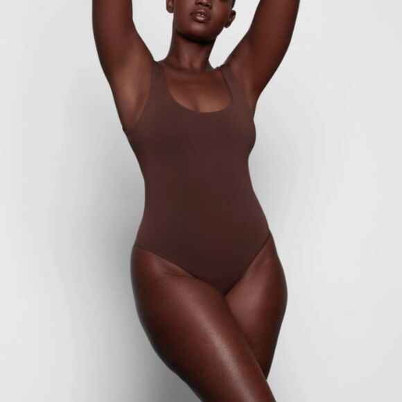 Skims Soft Smoothing Thong Bodysuit - Cocoa - 4x - Picture 4 of 6